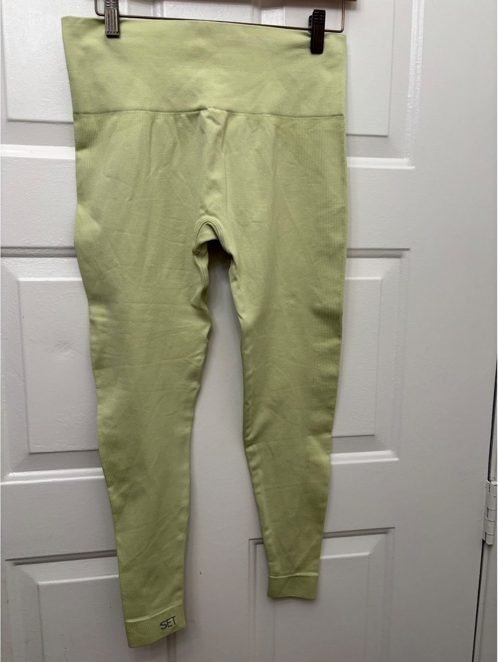 SET ACTIVE by Madelyn Cline light green leggings Size Large